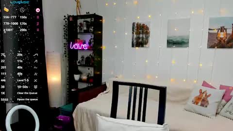 Snapshot of magic_alie chatting on 01-31-25, 08:43 Magic Allie online show from 01-31-25, 08:43