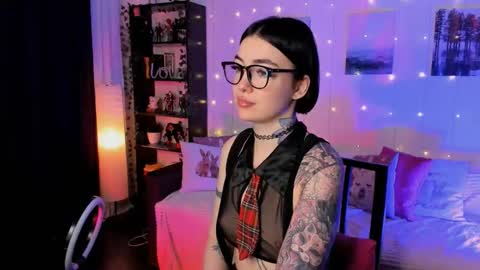 Snapshot of magic_alie chatting on 09-19-25, 05:31 Magic Allie online show from 09-19-25, 05:31