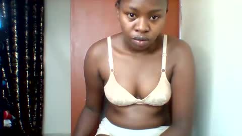 Snapshot of magic_bliss chatting on 10-19-25, 02:07 Bliss online show from 10-19-25, 02:07