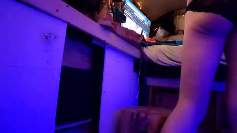 Gaia Love online show from 01-25-25, 06:34