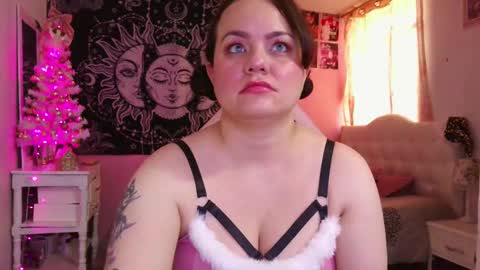 Snapshot of magic_clairewitch chatting on 12-24-24, 09:11 Claire online show from 12-24-24, 09:11