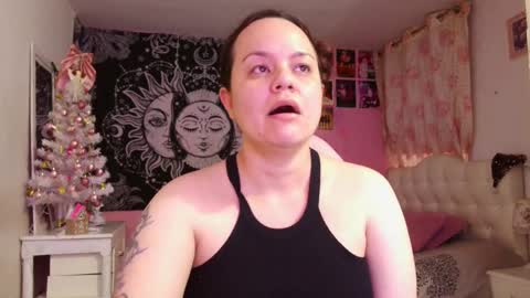 Snapshot of magic_clairewitch chatting on 12-25-24, 10:48 Claire online show from 12-25-24, 10:48
