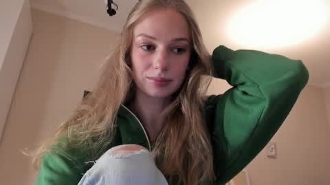 Alice  online show from 01-24-25, 01:14