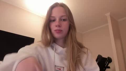 Alice  online show from 02-13-25, 03:56