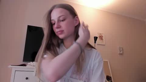 Alice  online show from 02-21-25, 09:24