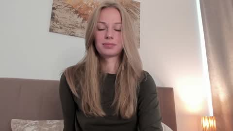 Alice  online show from 09-23-25, 01:14