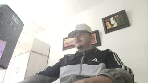 magic_milk23 online show from 10-08-25, 08:17