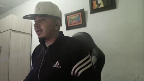 magic_milk23 online show from 10-10-25, 05:28