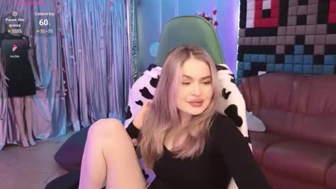 Snapshot of magical_leila chatting on 02-10-25, 12:18 Jessica Leila online show from 02-10-25, 12:18