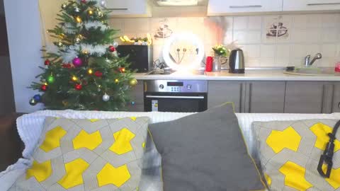 Snapshot of magical_mermaids chatting on 12-27-24, 11:28 Alice online show from 12-27-24, 11:28