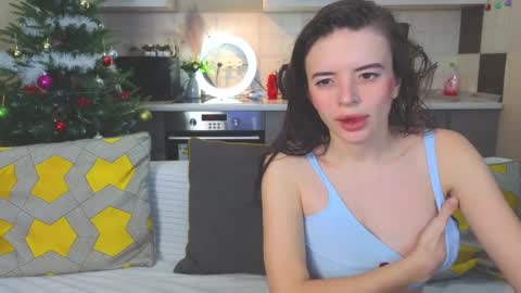 Snapshot of magical_mermaids chatting on 12-30-24, 01:14 Alice online show from 12-30-24, 01:14