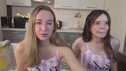 Snapshot of magical_mermaids chatting on 10-22-25, 06:13 Alice online show from 10-22-25, 06:13