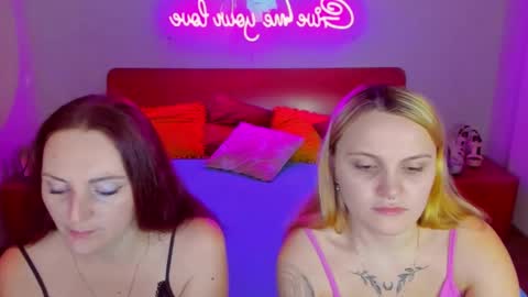 Lili and Bella online show from 01-08-25, 07:24