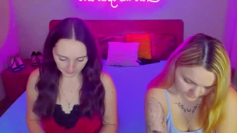 Lili and Bella online show from 01-10-25, 07:04