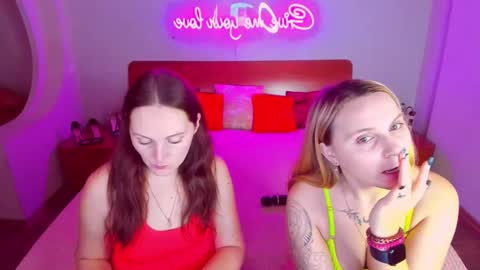 Lili and Bella online show from 02-05-25, 07:39