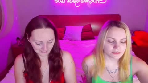 Lili and Bella online show from 02-08-25, 07:26