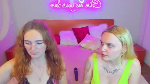 Lili and Bella online show from 11-11-25, 06:52