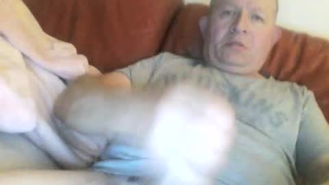 Snapshot of magicman250 chatting on 10-25-25, 04:31 magicman250 online show from 10-25-25, 04:31