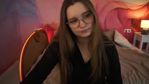 Snapshot of magicpeachhs chatting on 09-23-25, 08:17 Emily online show from 09-23-25, 08:17