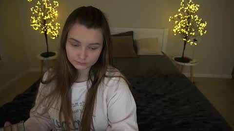 Snapshot of magicpeachhs chatting on 10-03-25, 07:05 Emily online show from 10-03-25, 07:05