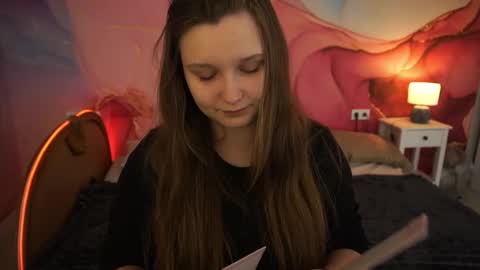 Snapshot of magicpeachhs chatting on 10-07-25, 06:10 Emily online show from 10-07-25, 06:10