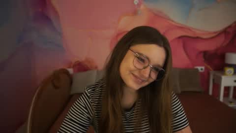 Snapshot of magicpeachhs chatting on 10-16-25, 08:59 Emily online show from 10-16-25, 08:59