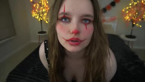 Snapshot of magicpeachhs chatting on 10-17-25, 06:05 Emily online show from 10-17-25, 06:05