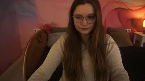 Snapshot of magicpeachhs chatting on 11-09-25, 01:53 Emily online show from 11-09-25, 01:53