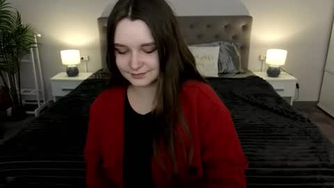 Snapshot of magicpeachhs chatting on 03-11-26, 02:56 Emily online show from 03-11-26, 02:56