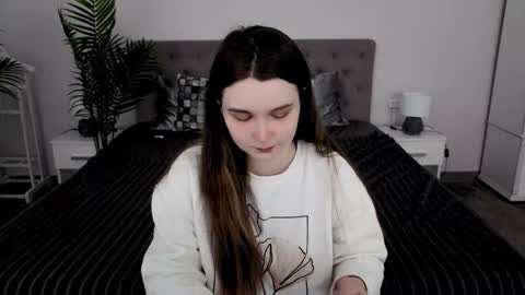 Snapshot of magicpeachhs chatting on 03-17-26, 07:01 Emily online show from 03-17-26, 07:01