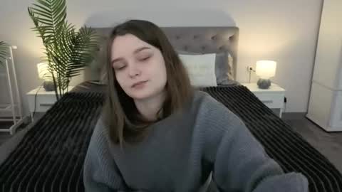 Snapshot of magicpeachhs chatting on 03-23-26, 06:50 Emily online show from 03-23-26, 06:50