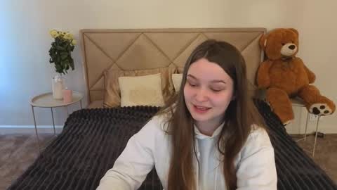 Snapshot of magicpeachhs chatting on 03-26-26, 07:03 Emily online show from 03-26-26, 07:03