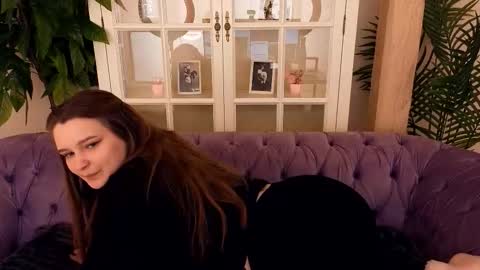 Snapshot of magicpeachhs chatting on 03-27-26, 09:47 Emily online show from 03-27-26, 09:47