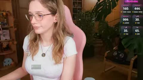 Nicole online show from 10-21-25, 09:04