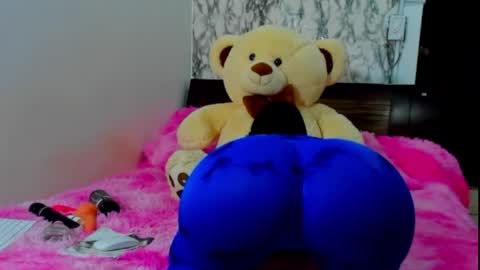 Snapshot of maia_bronce chatting on 04-28-26, 11:43 Maia Bronce online show from 04-28-26, 11:43