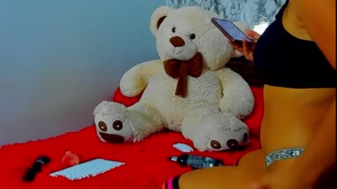 Snapshot of maia_bronce chatting on 05-30-26, 12:30 Maia Bronce online show from 05-30-26, 12:30