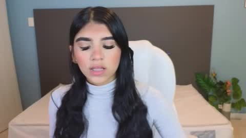 Maiaa Ruiz  online show from 01-30-25, 01:31