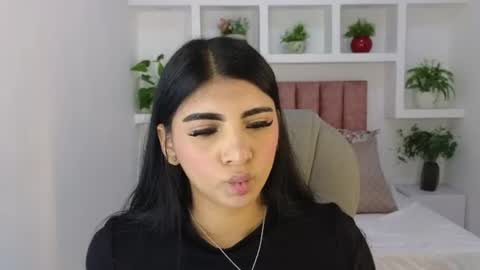 Snapshot of maiaa_ruiz chatting on 06-19-26, 12:31 Maiaa Ruiz online show from 06-19-26, 12:31