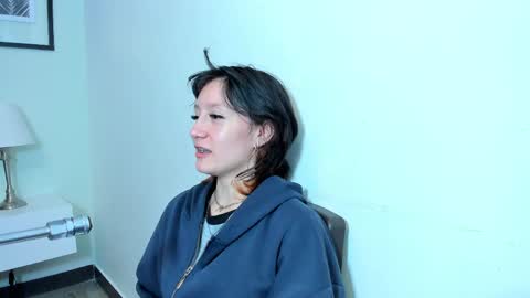 Snapshot of maibys_cute chatting on 04-04-26, 04:11 maibys online show from 04-04-26, 04:11