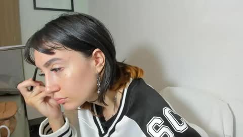 Snapshot of maibys_cute chatting on 04-11-26, 04:06 maibys online show from 04-11-26, 04:06
