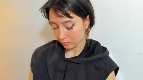 Snapshot of maibys_cute chatting on 04-15-26, 03:57 maibys online show from 04-15-26, 03:57