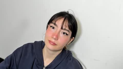Snapshot of maibys_cute chatting on 04-25-26, 04:26 maibys online show from 04-25-26, 04:26