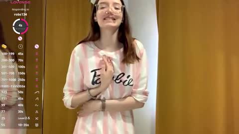 Elina online show from 10-22-25, 08:03