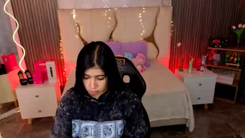 maiily_tay online show from 03-25-26, 12:00