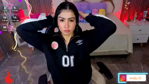 maiily_tay online show from 03-26-26, 12:00