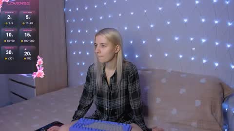 Snapshot of mailin_harrington chatting on 10-08-25, 03:53 Your kitty online show from 10-08-25, 03:53