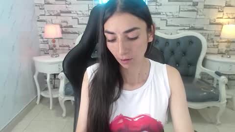 Snapshot of maily_a_ chatting on 09-26-25, 03:10 Maily online show from 09-26-25, 03:10