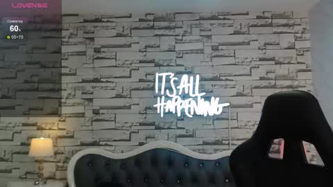 Snapshot of maily_a_ chatting on 10-16-25, 02:56 Maily online show from 10-16-25, 02:56