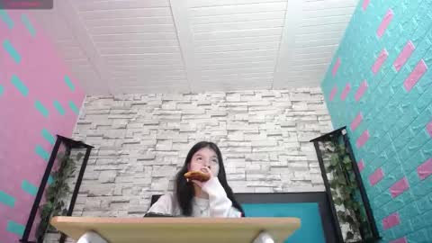  MAILY CAN  online show from 09-22-25, 12:29