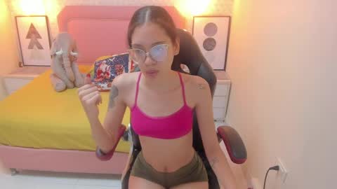 Snapshot of mailylove1 chatting on 12-30-24, 12:20 M A I L Y online show from 12-30-24, 12:20